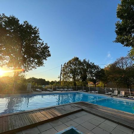 Emplacement Tente Camping Car Saint-Aubin-de-Nabirat Εξωτερικό φωτογραφία