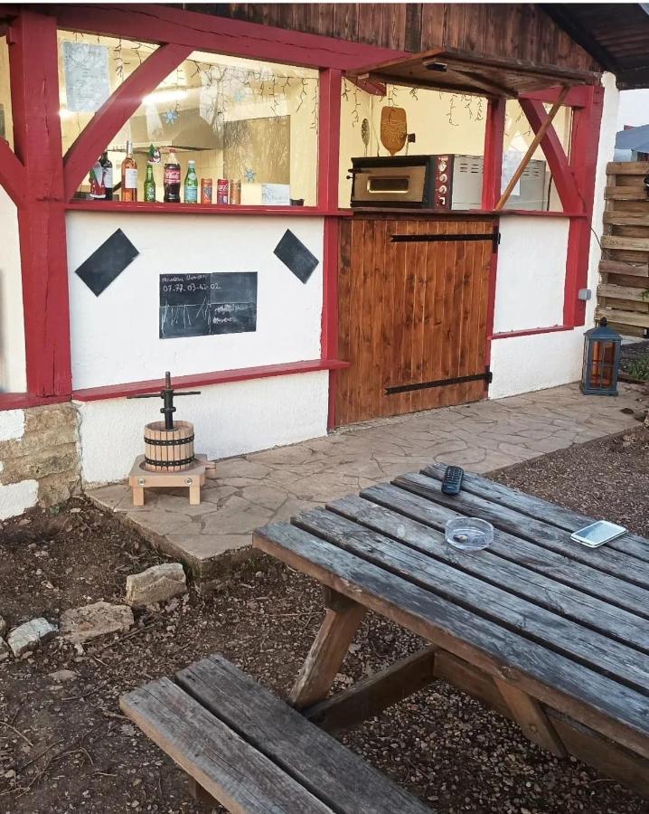 Emplacement Tente Camping Car Saint-Aubin-de-Nabirat Εξωτερικό φωτογραφία